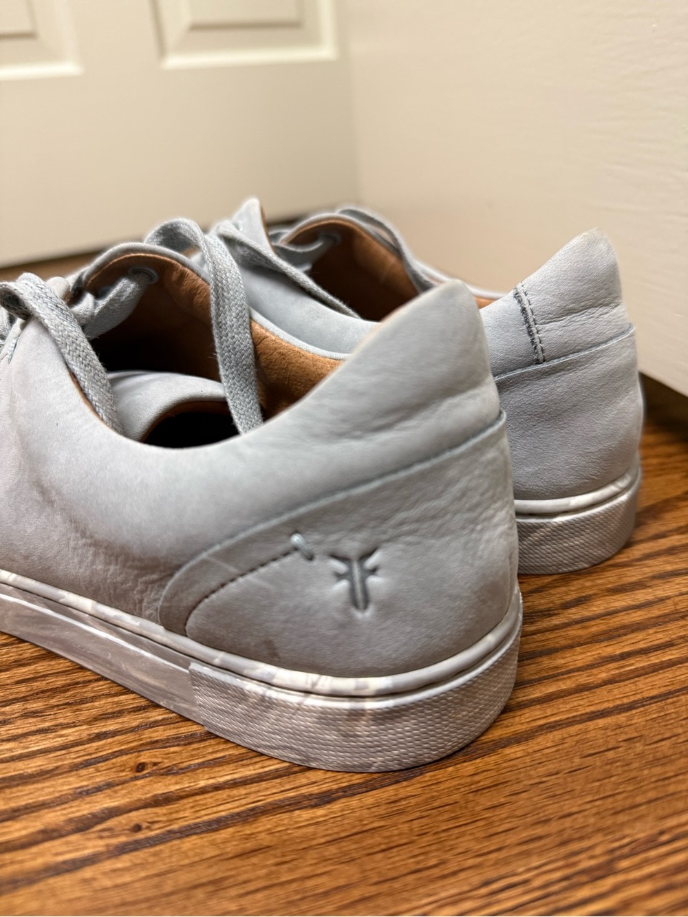 Frye Light Gray Suede Low Top Sneakers Size 9.5 Never Worn - Picture 5 of 10